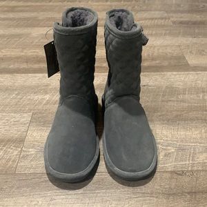 Bearpaw gray mid boots
